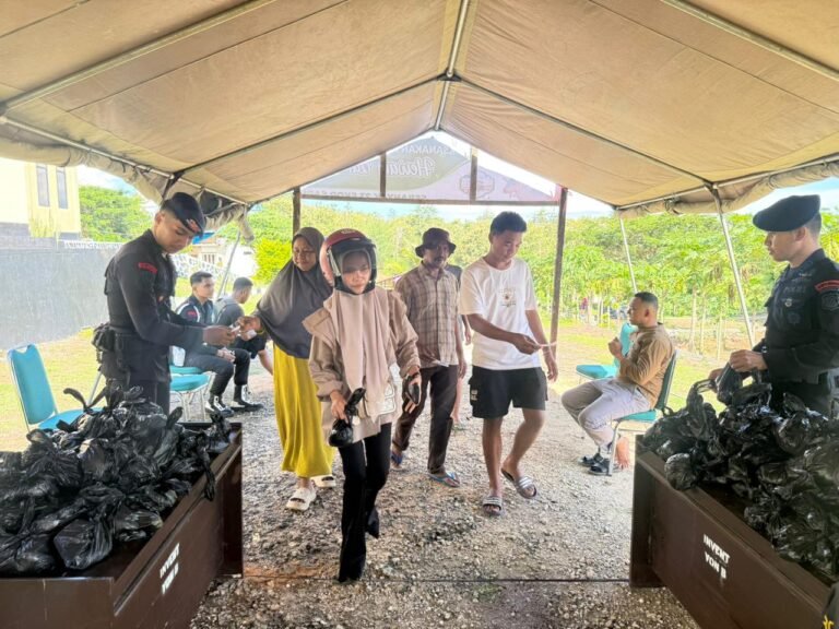 Batalyon B Pelopor Brimob Polda Sultra Ikhlas Potong Gaji Setahun Demi Kurban