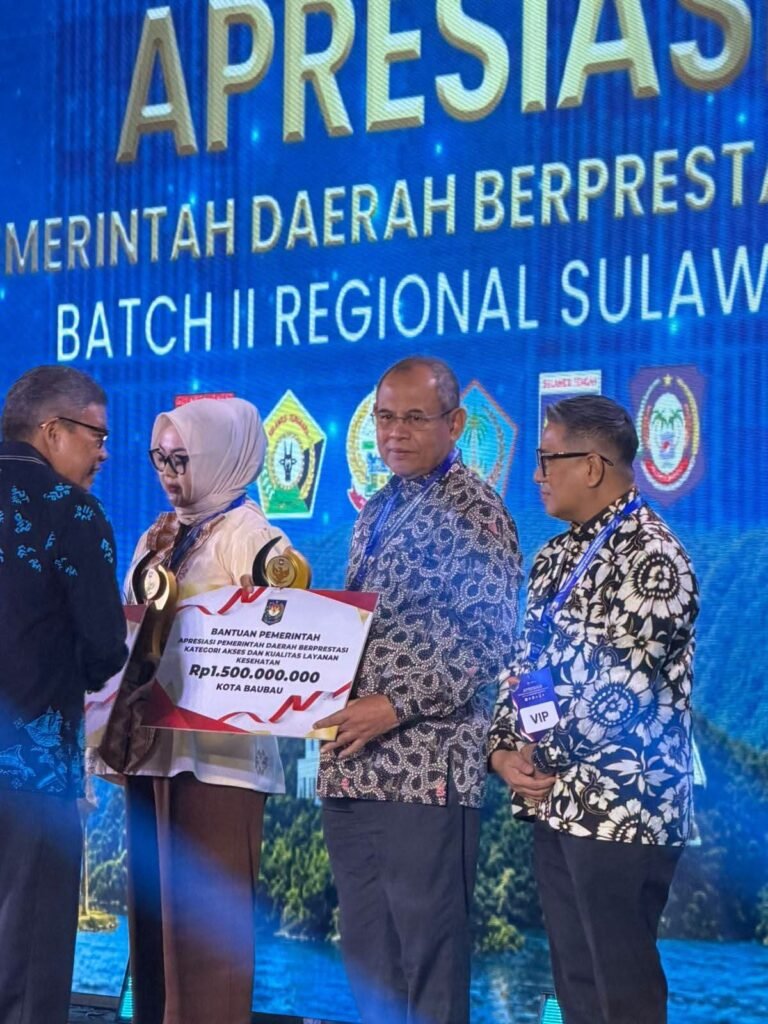 Kemendagri Apresiasi Kinerja Kesehatan Baubau, Yusran Fahim Terima Penghargaan
